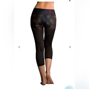 New condition Onzie Hot Yoga Half Half Capri 288 size M
